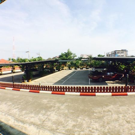 Banchang Apartment And Hotel Rayong Bagian luar foto