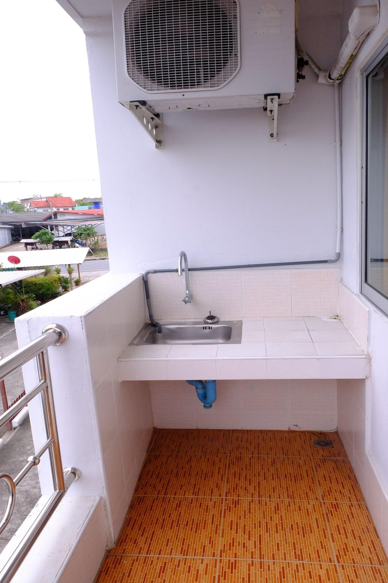 Banchang Apartment And Hotel Rayong Bagian luar foto