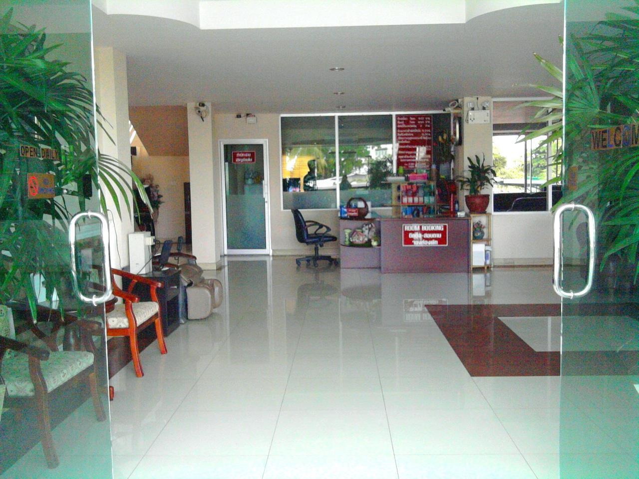 Banchang Apartment And Hotel Rayong Bagian luar foto