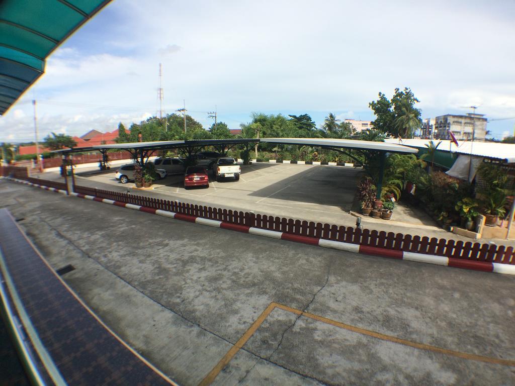 Banchang Apartment And Hotel Rayong Bagian luar foto