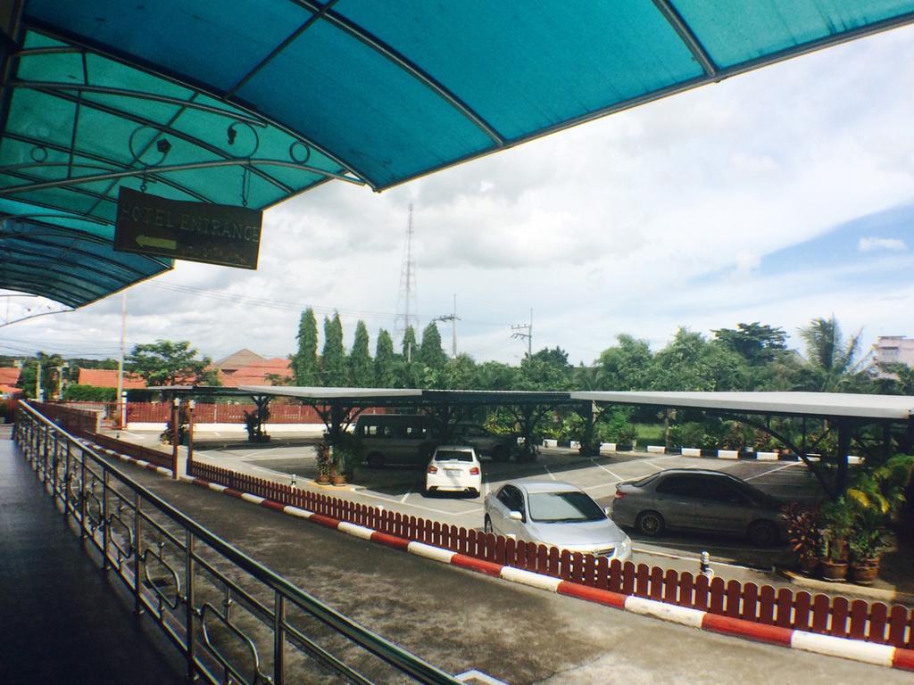 Banchang Apartment And Hotel Rayong Bagian luar foto