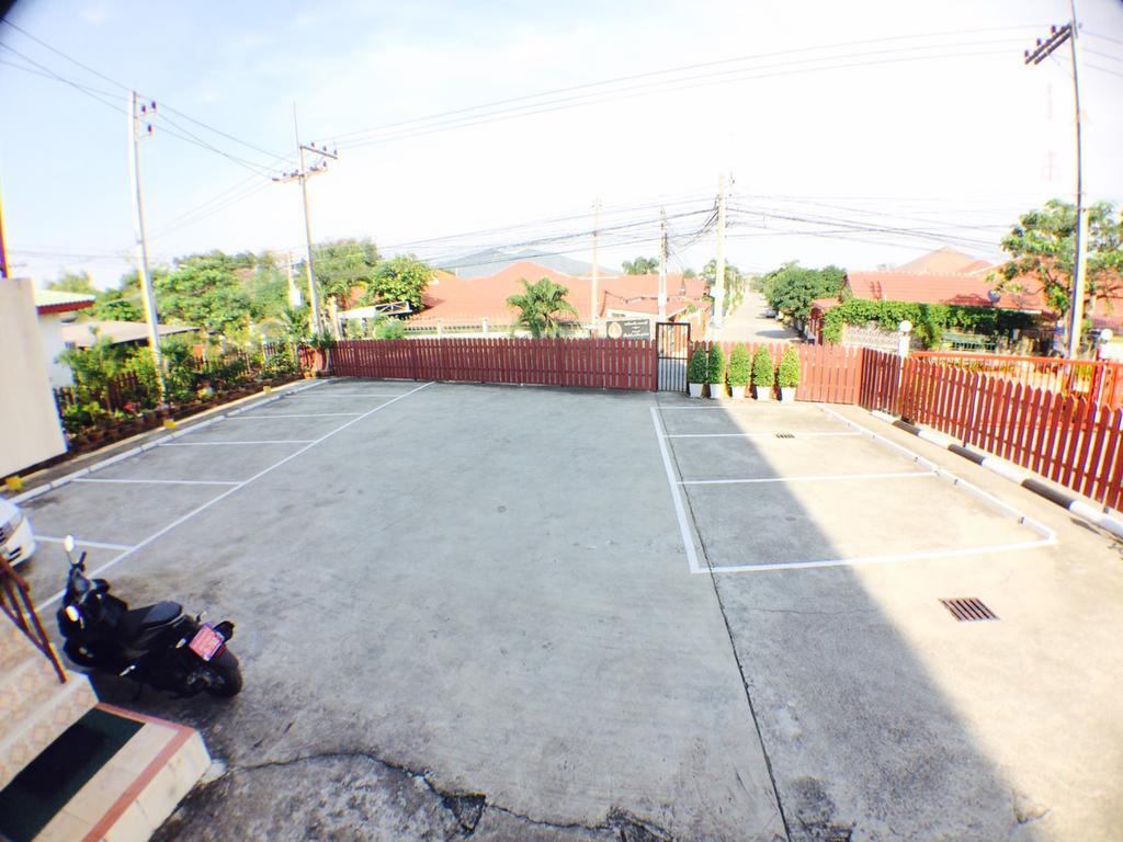 Banchang Apartment And Hotel Rayong Bagian luar foto