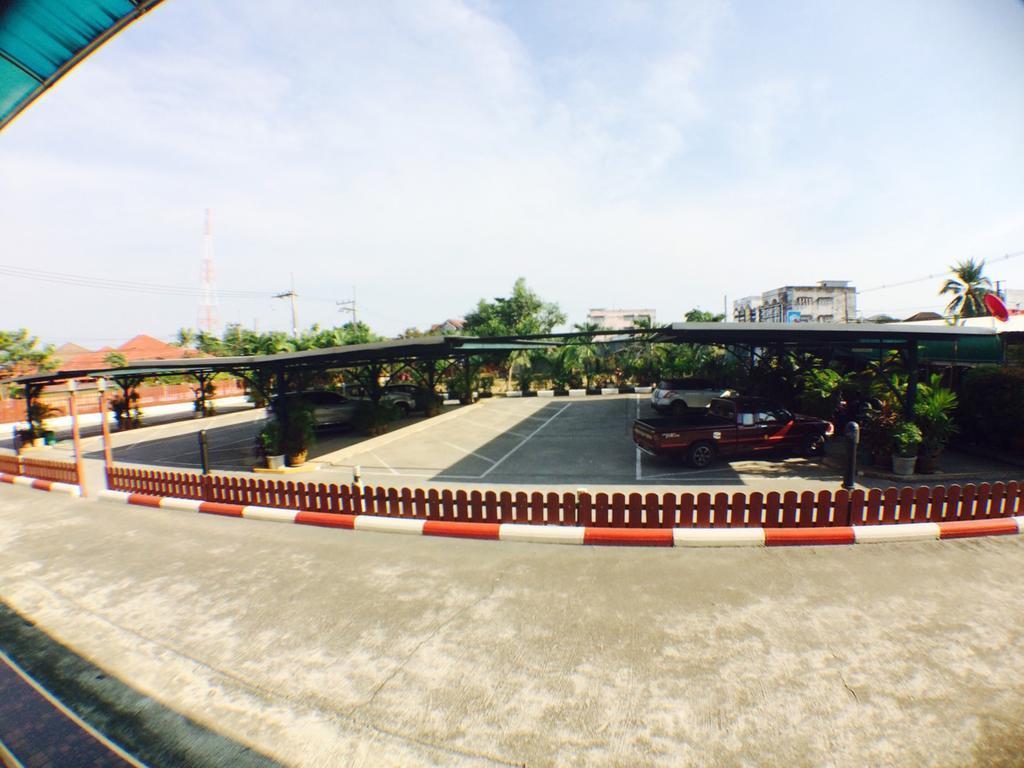Banchang Apartment And Hotel Rayong Bagian luar foto