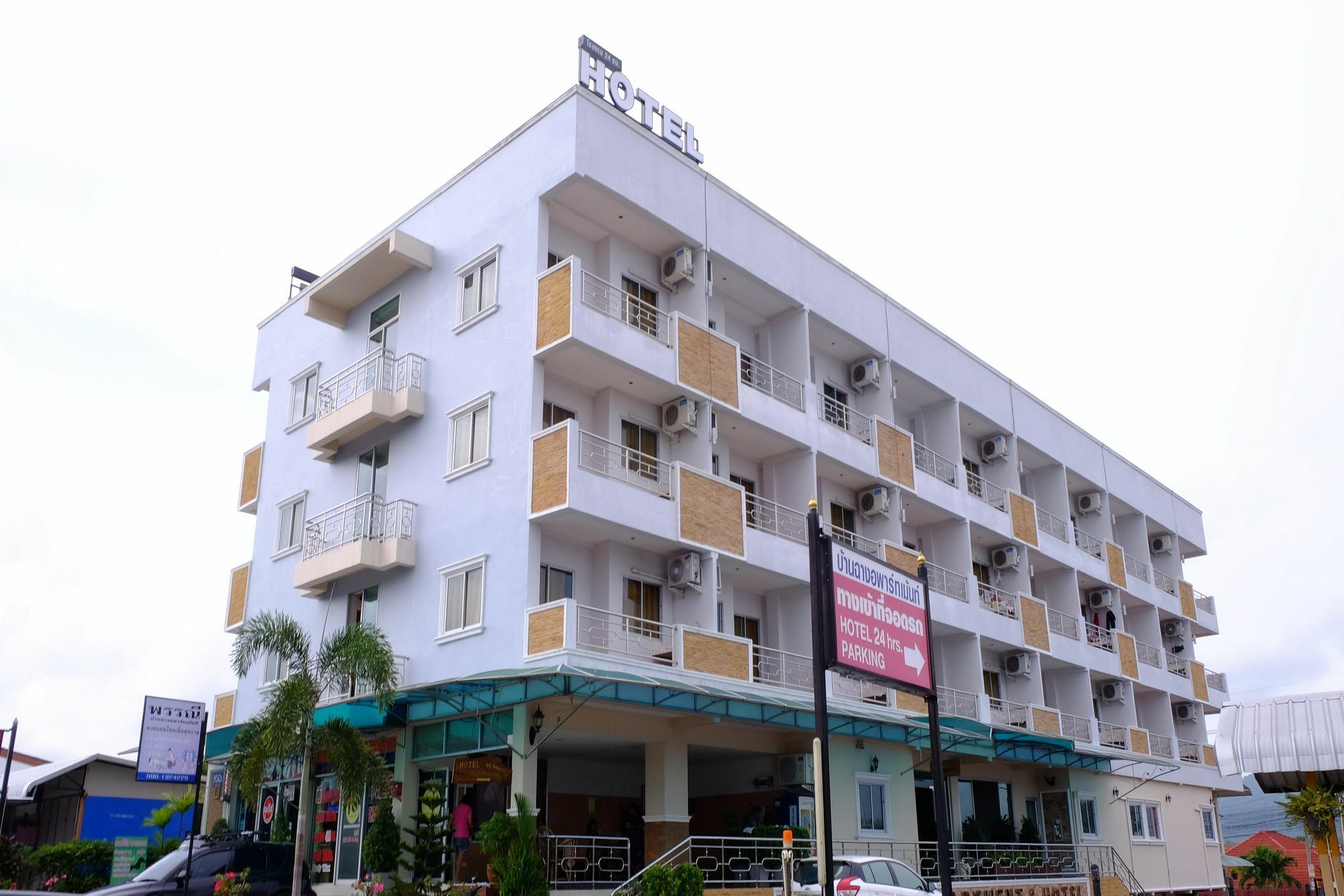 Banchang Apartment And Hotel Rayong Bagian luar foto