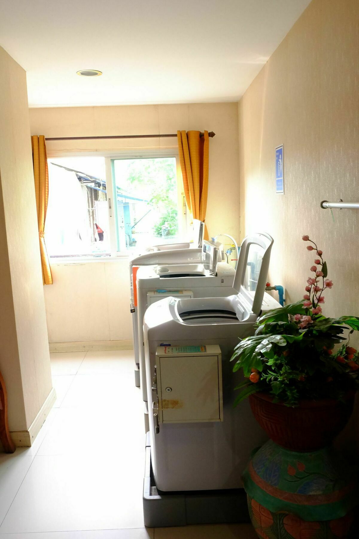Banchang Apartment And Hotel Rayong Bagian luar foto