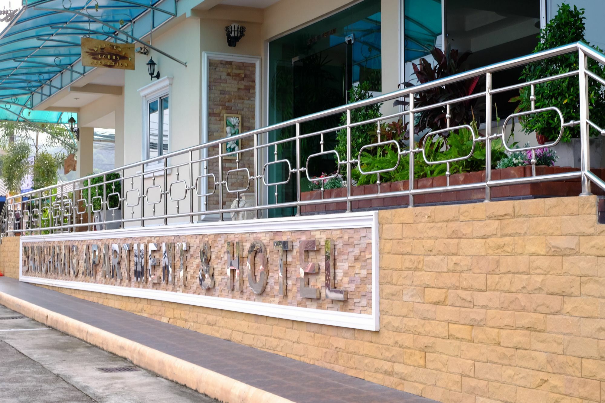 Banchang Apartment And Hotel Rayong Bagian luar foto